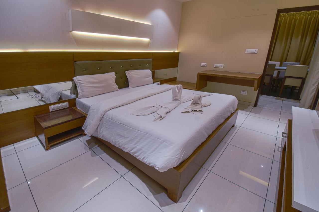 Hotel Ravikiran Kolhapur Eksteriør bilde
