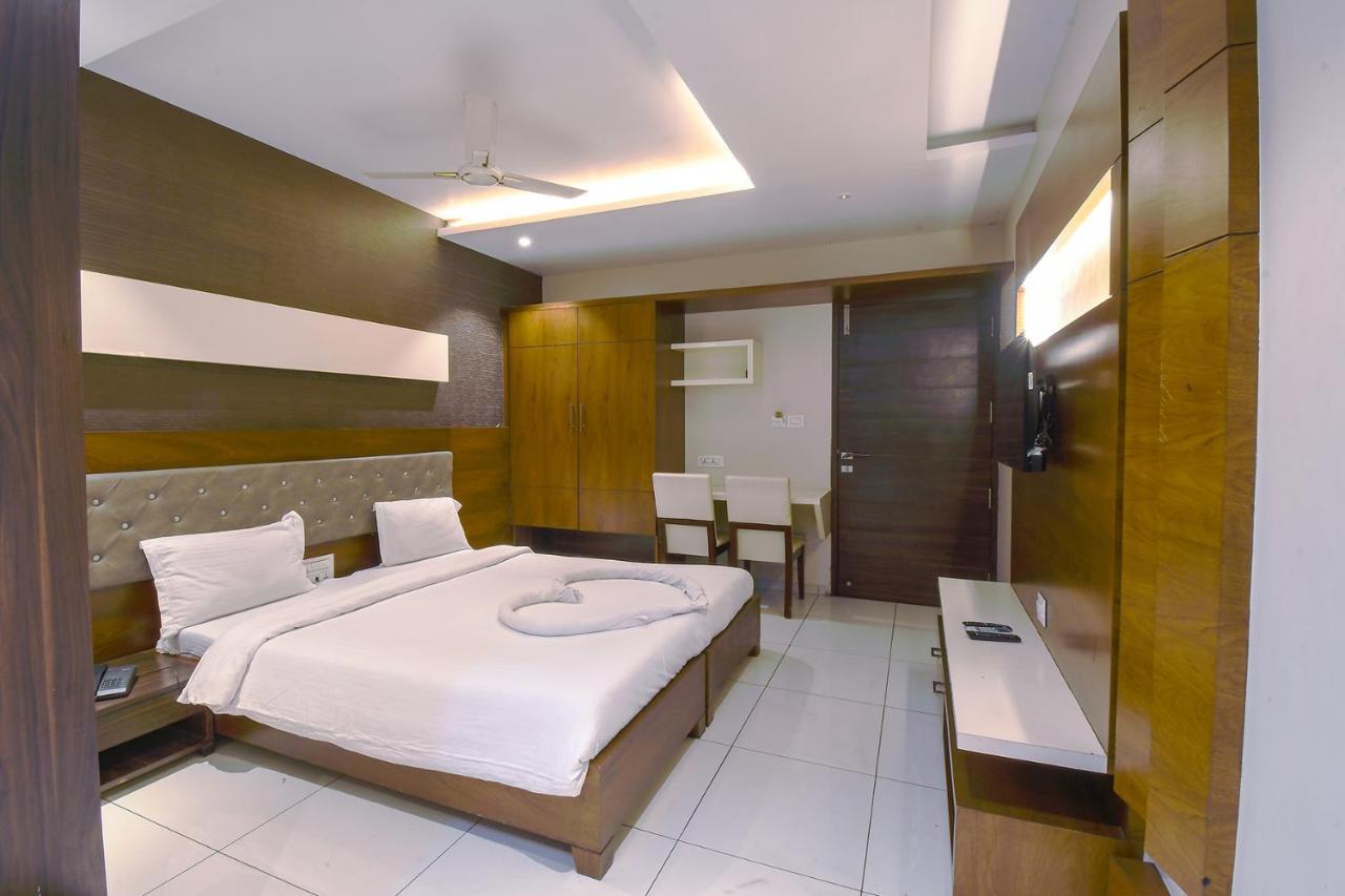 Hotel Ravikiran Kolhapur Eksteriør bilde