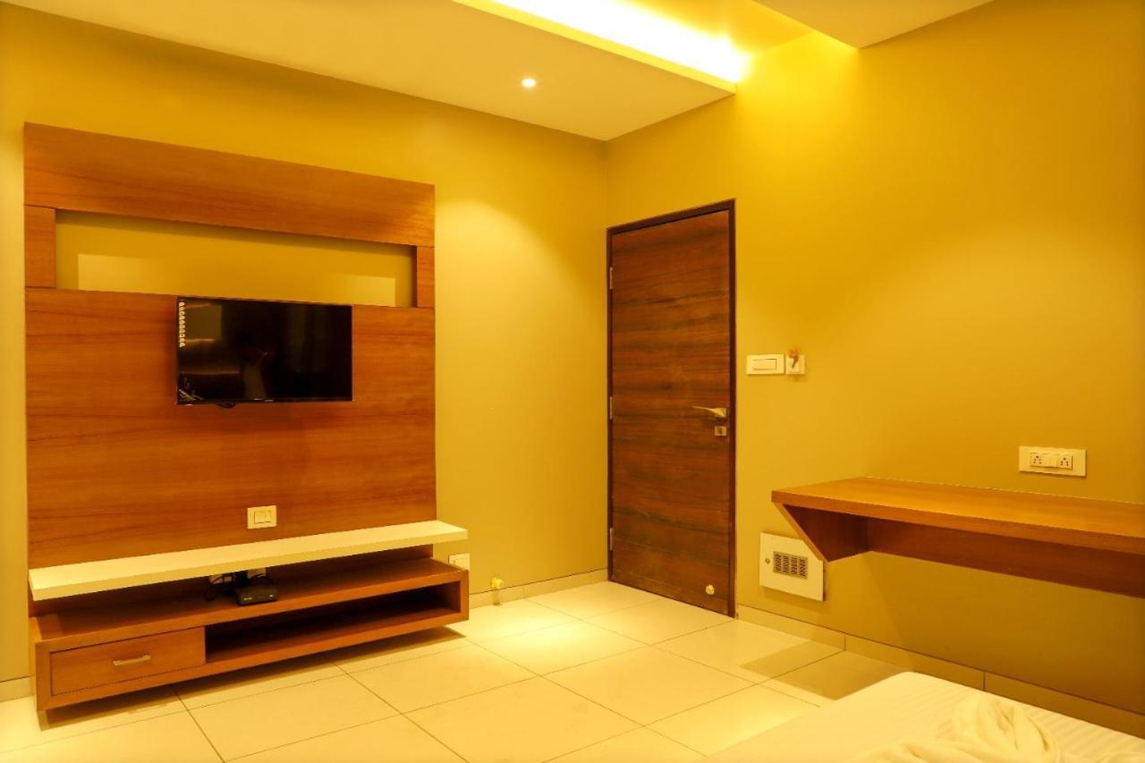Hotel Ravikiran Kolhapur Eksteriør bilde